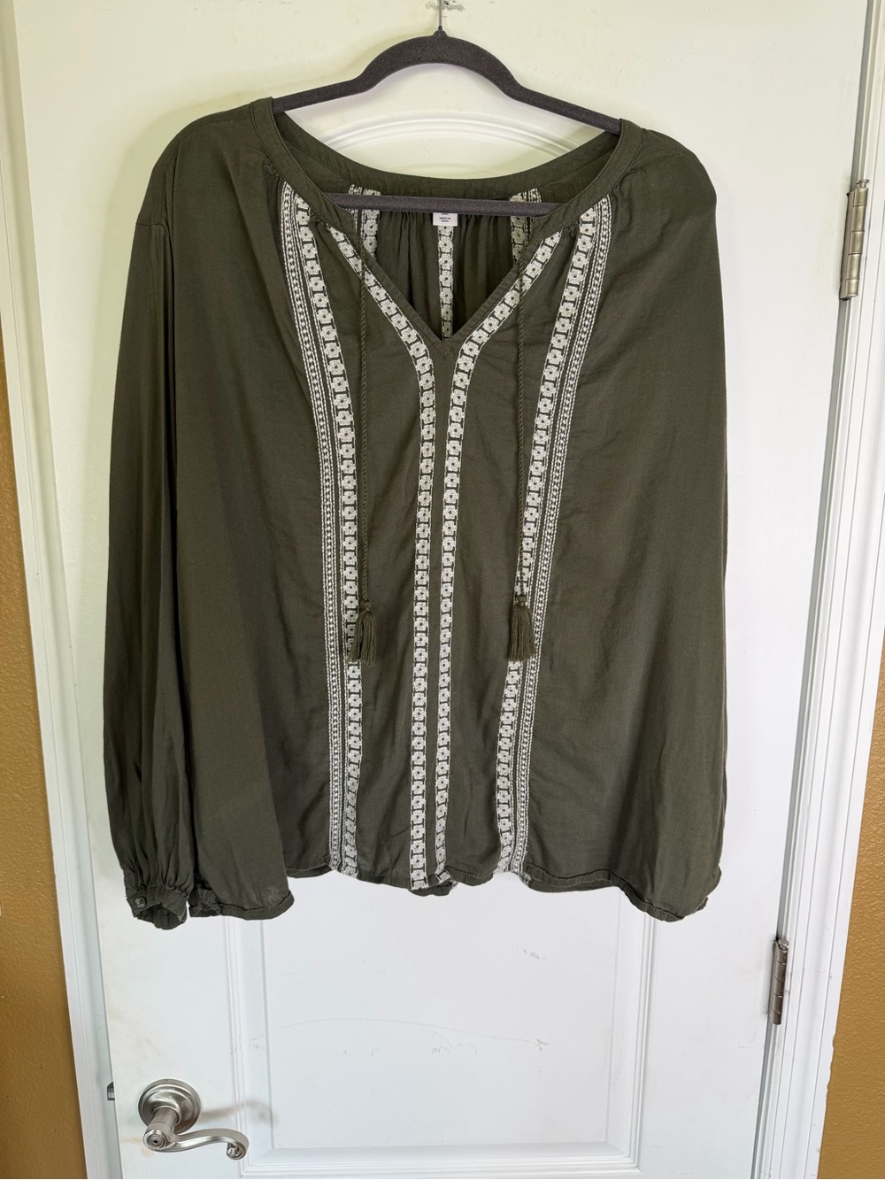 Old Navy Women's Boho Olive Green Embroidered Peasant Top. Size XXL